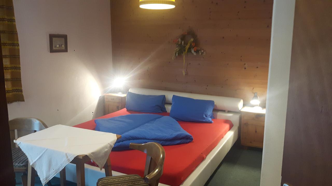 Junser Gasthausl Hotel ทักซ์ ภายนอก รูปภาพ